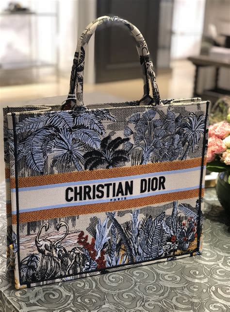 dior packaging inspired bag.